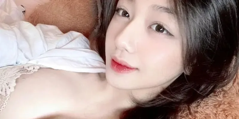 Trần Hà Linh - Tiktoker với những màn khoe body bốc lửa